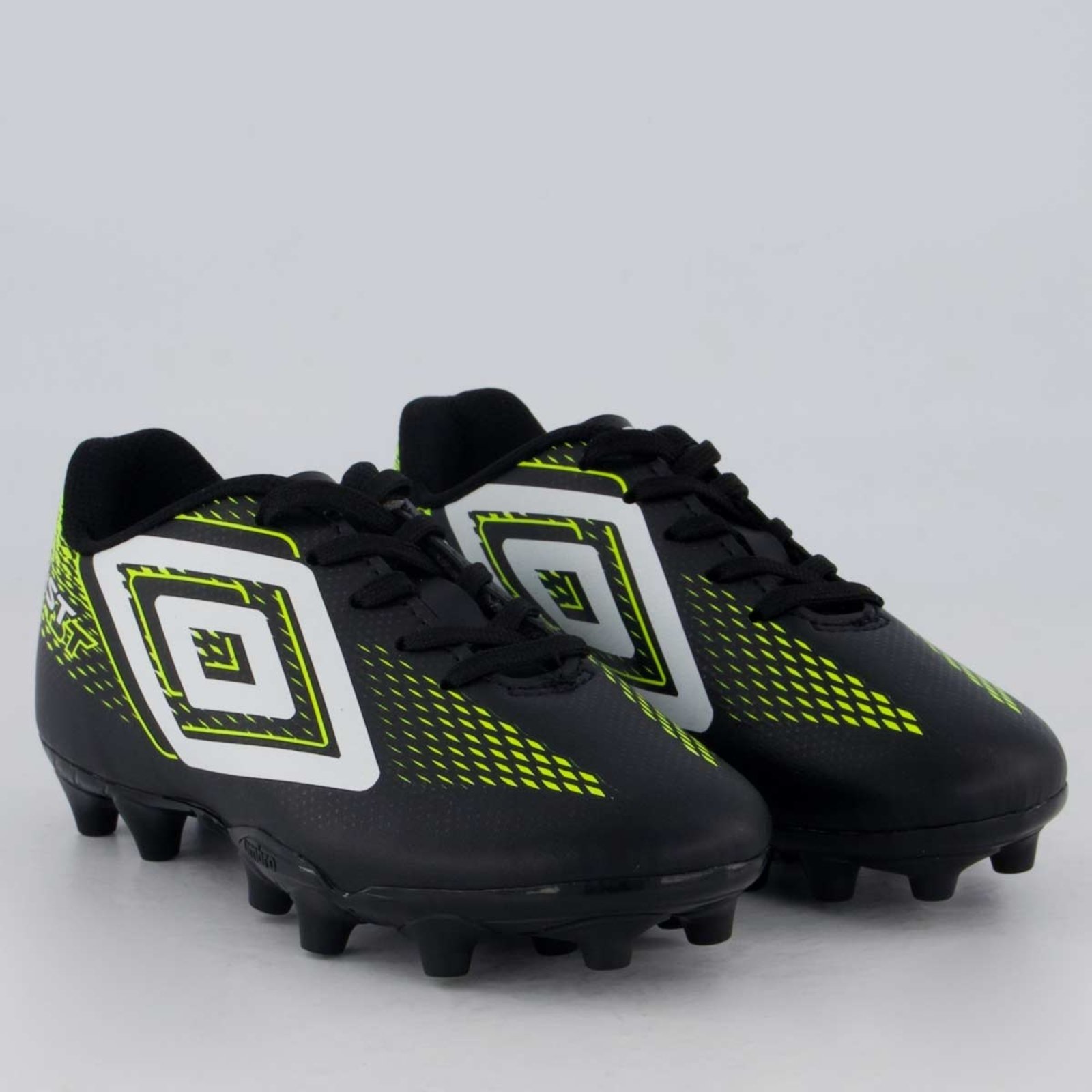 Vista 3 Chuteira Umbro Fast II Campo Juvenil Preta e Verde preto verde Umbro preto verde