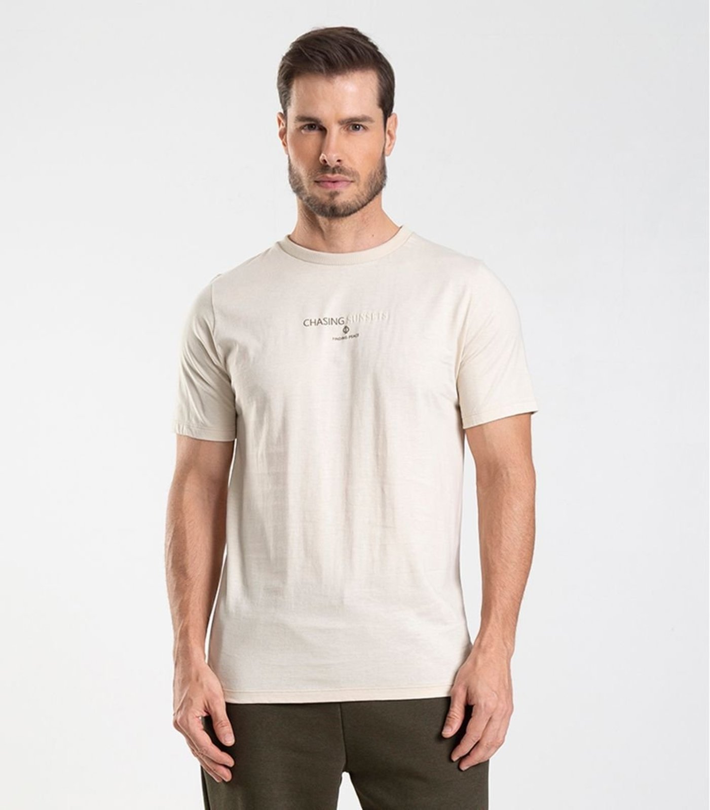 Camiseta Masculina Com Estampa Localizada Diametro Bege