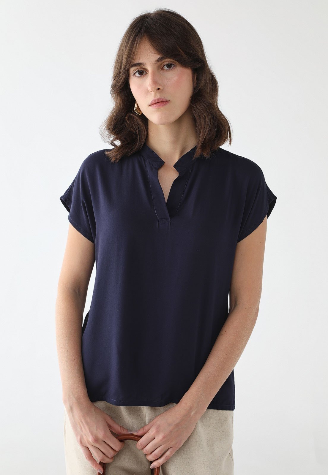 Blusa Feminina Pompier Manga Curta em Viscose com Gola Padre Azul Marinho