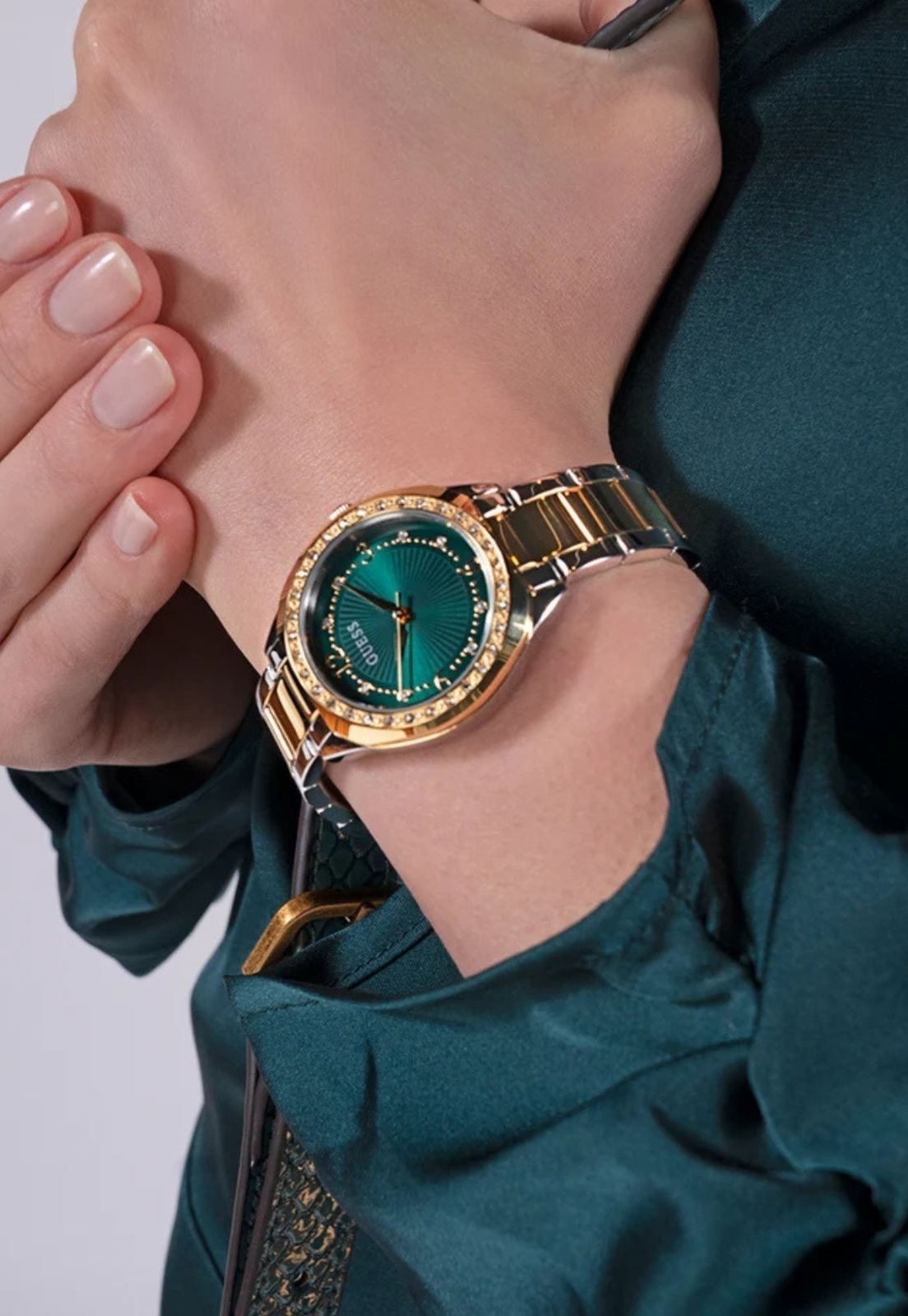 Vista 3 Relógio Guess Redondo Verde Cristais Aço Prata Dourado dourado verde Guess dourado verde