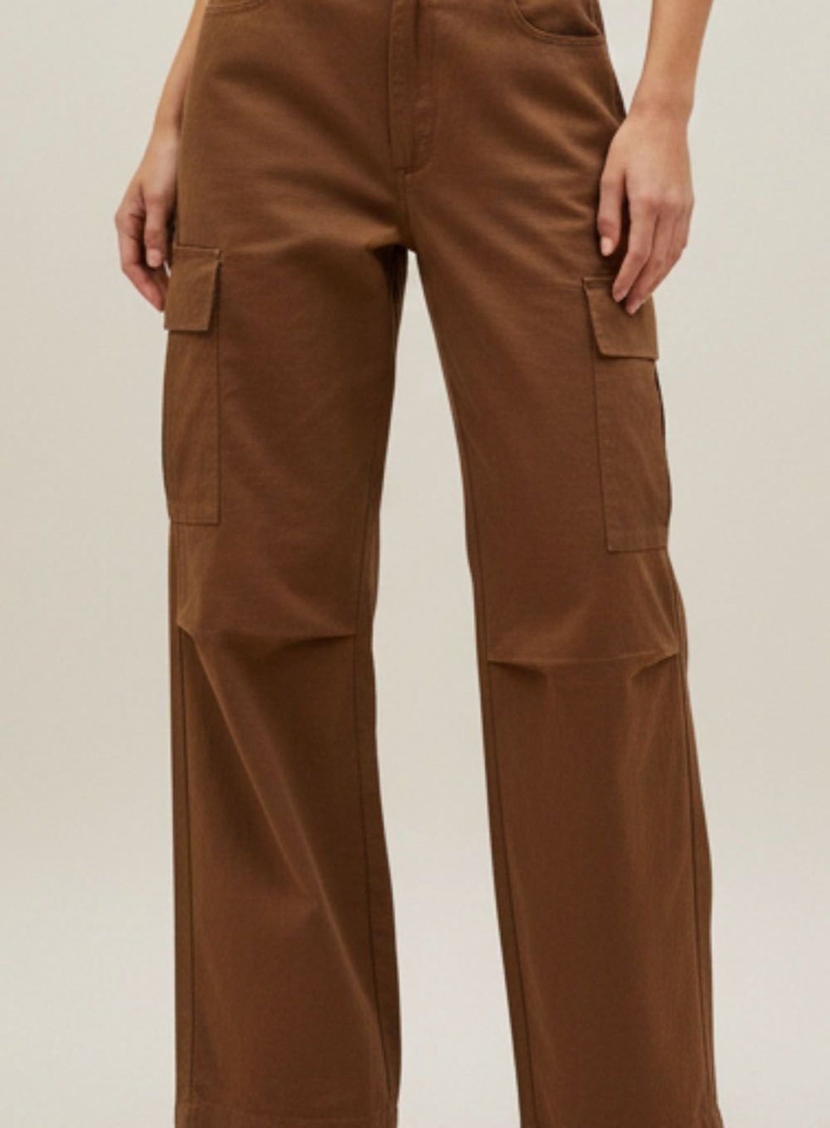 Calça Feminina com Bolsos Cargo Triton Marrom Botanic