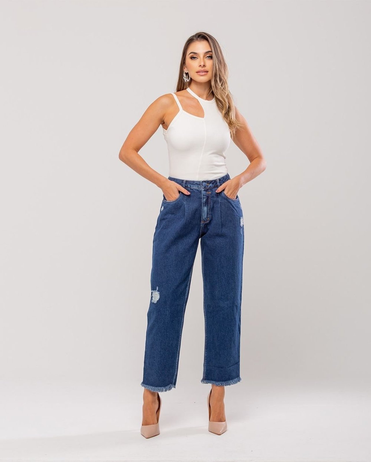 Calça Jeans Feminina Slouchy Rasgada com Barra Desfiada 21864 Escura Consciência Calça Jeans Feminina Slouchy Rasgada com Barra Desfiada 21864 Escura Consciência