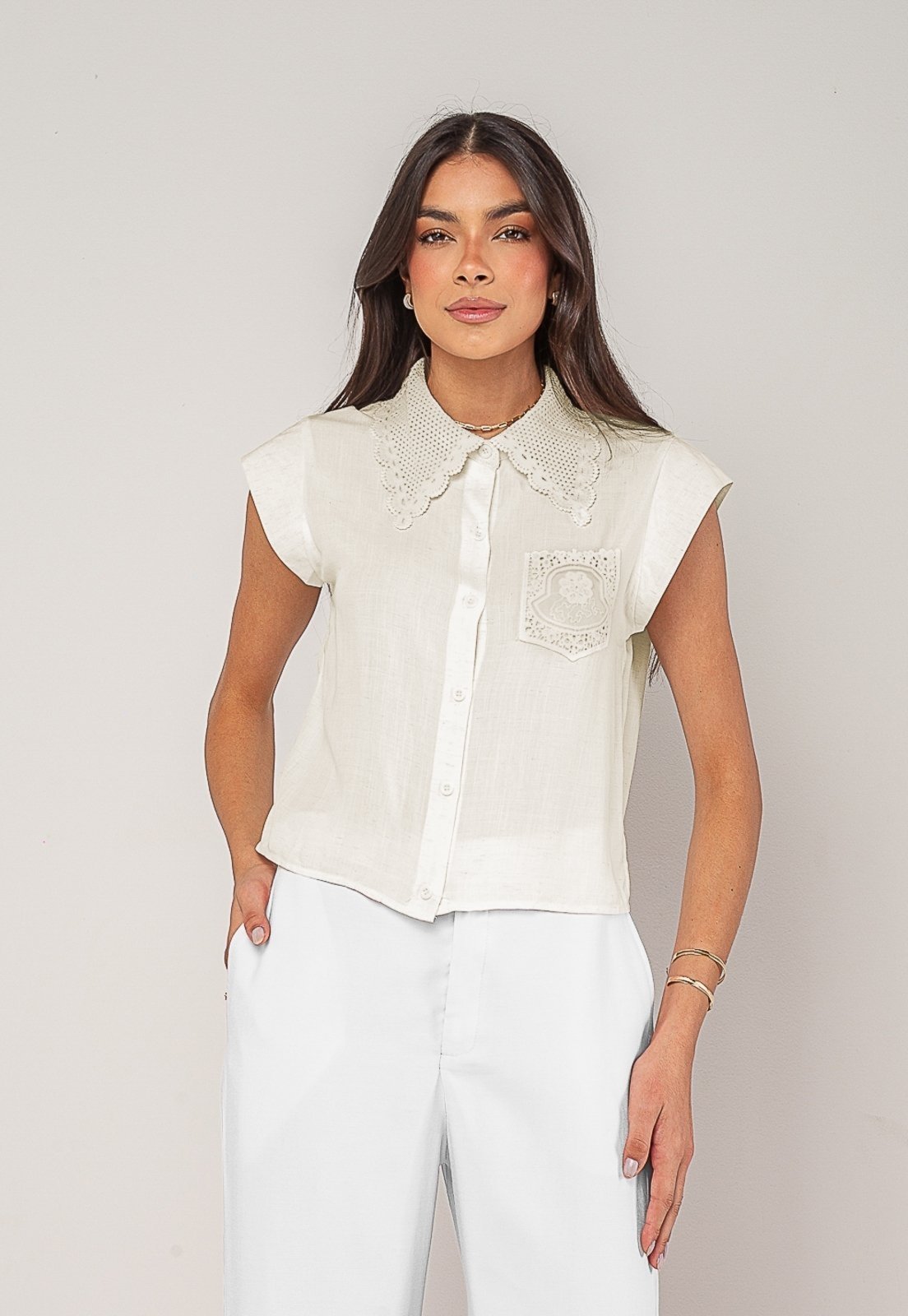 Blusa Alfaiataria Com Gola Em Renda E Bolso Decorado Salvatore bege