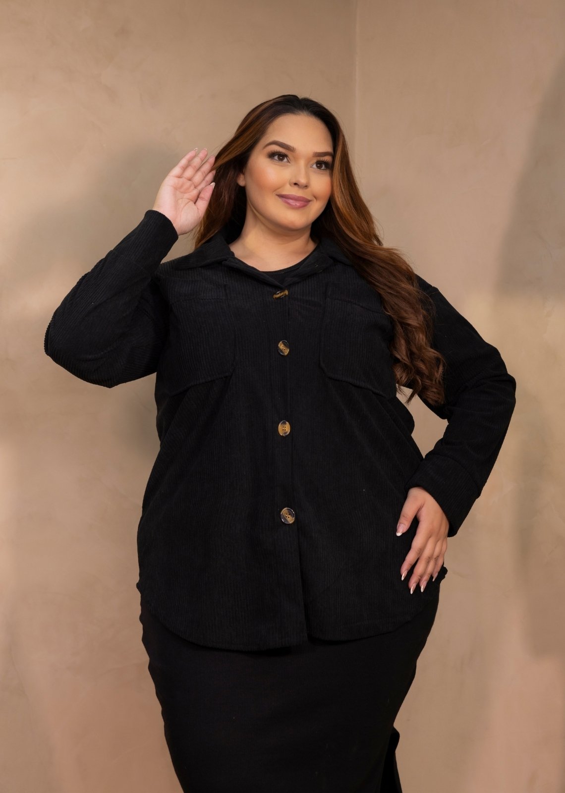 Vista 2 Camisa Plus Size Canelada Aveludada Cia do Vestido preto preto