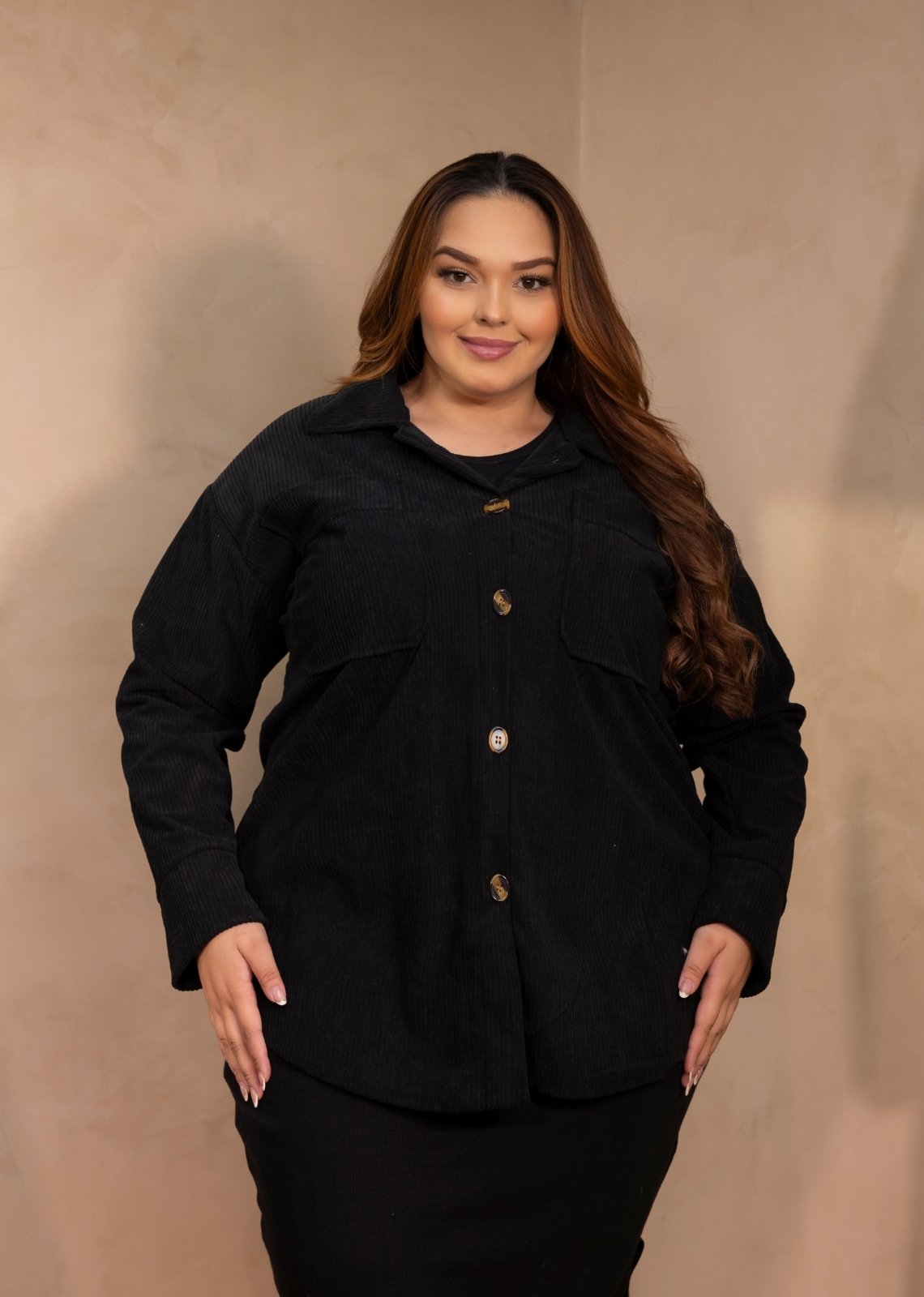 Vista 3 Camisa Plus Size Canelada Aveludada Cia do Vestido preto preto
