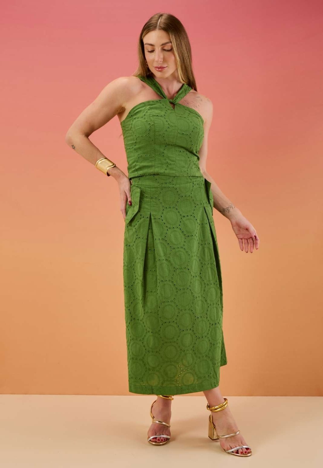 Conjunto Bordado de Saia e Cropped Verde