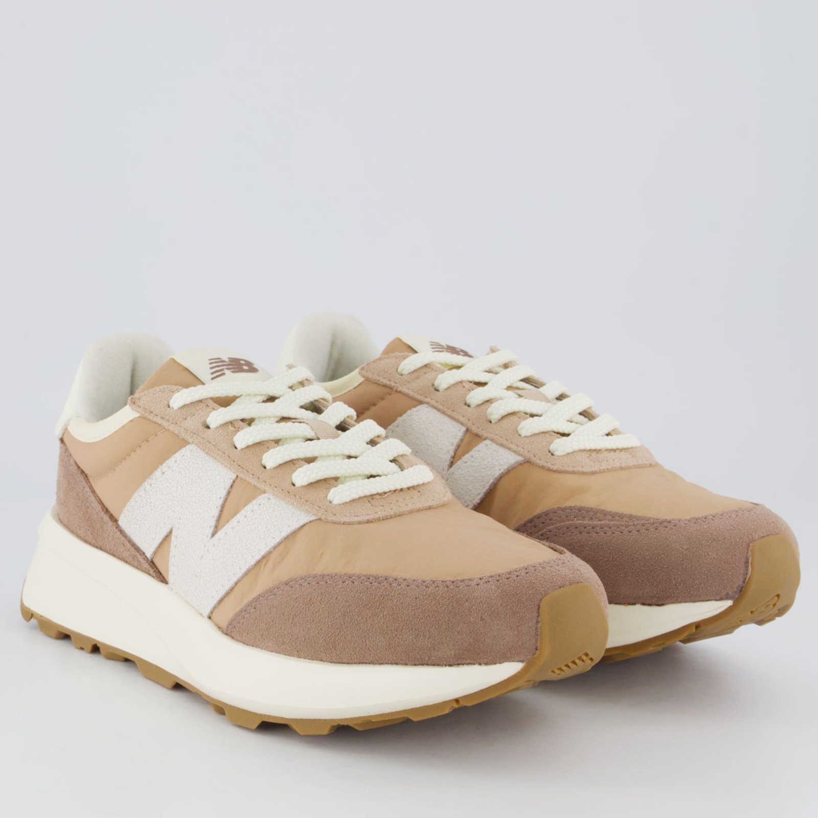 Vista 3 Tênis New Balance 370 V1 Marrom e Off-White marrom white New Balance marrom white