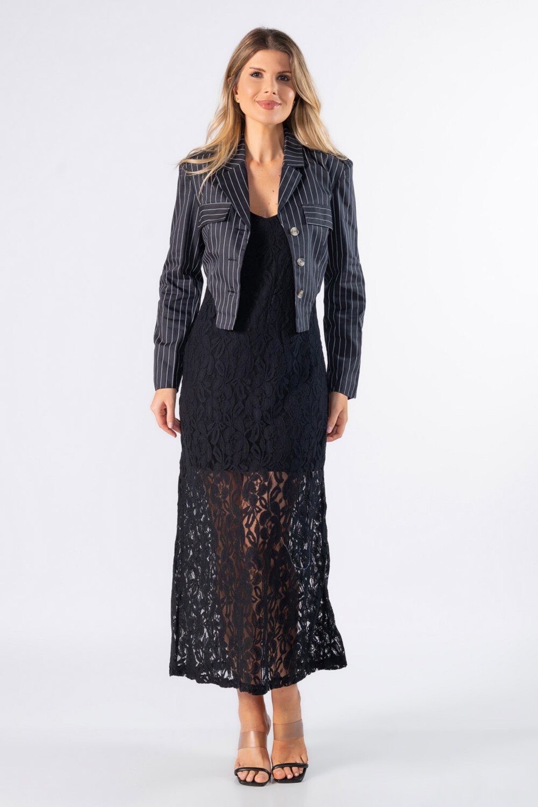 Blazer cropped com bolsos Preto
