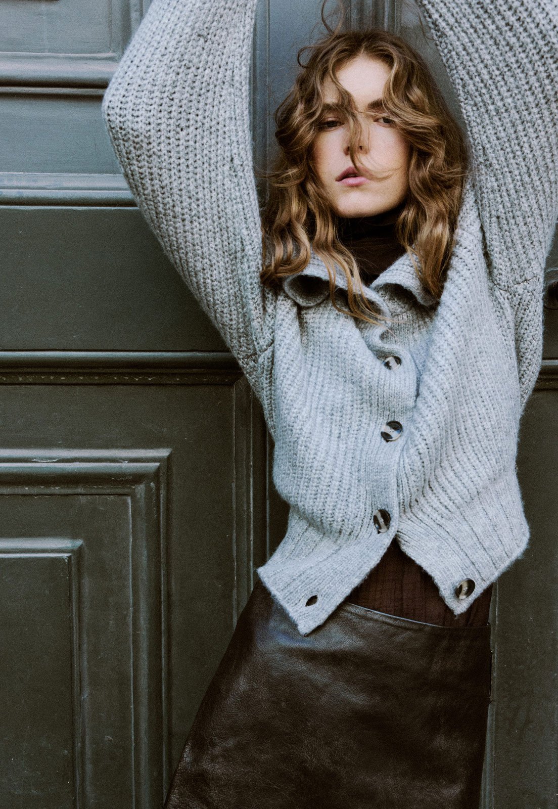 Cardigan Feminino Mango Cropped Tricô Cinza