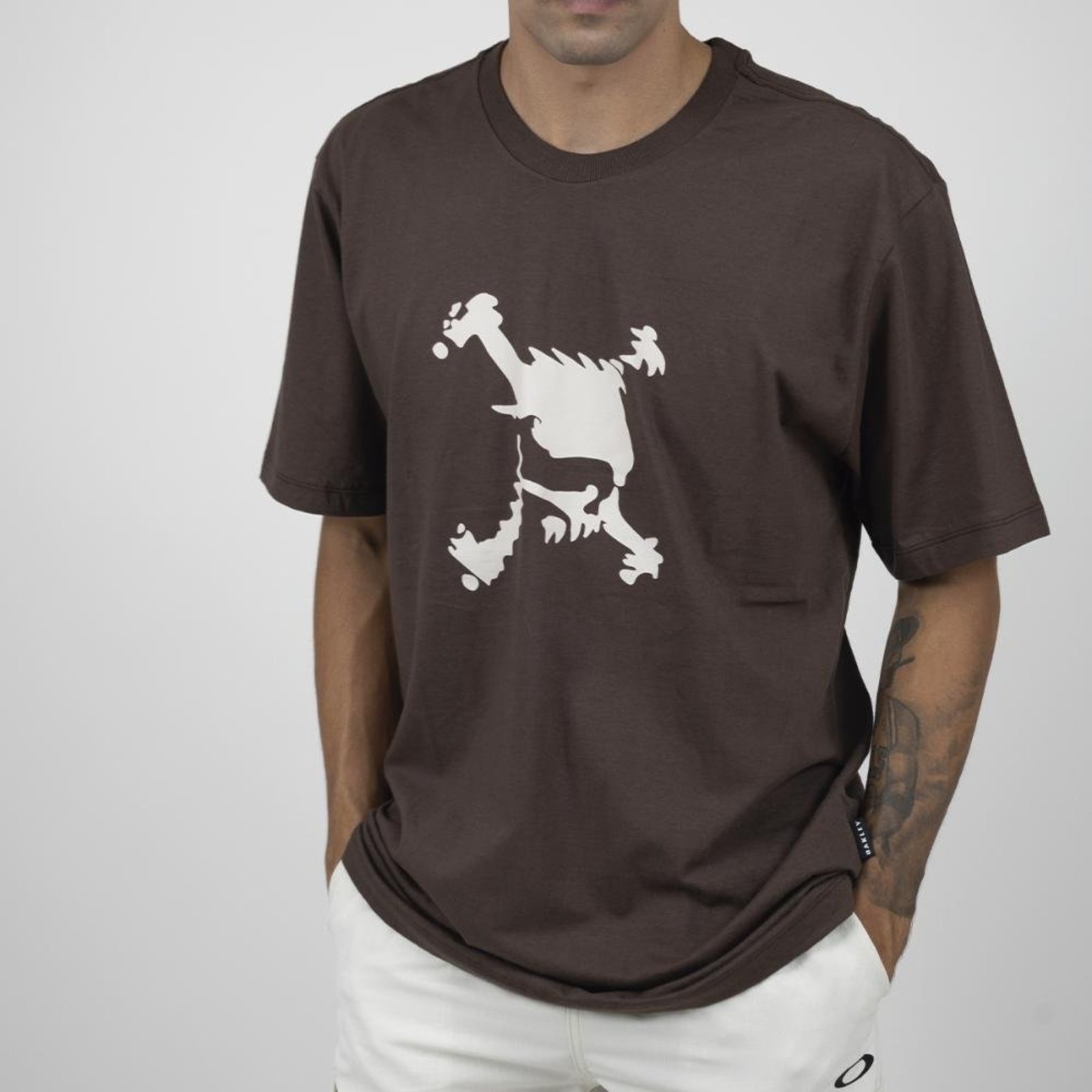 Camiseta Oakley Heritage Skull Logo Original - Blackout - GG Marrom