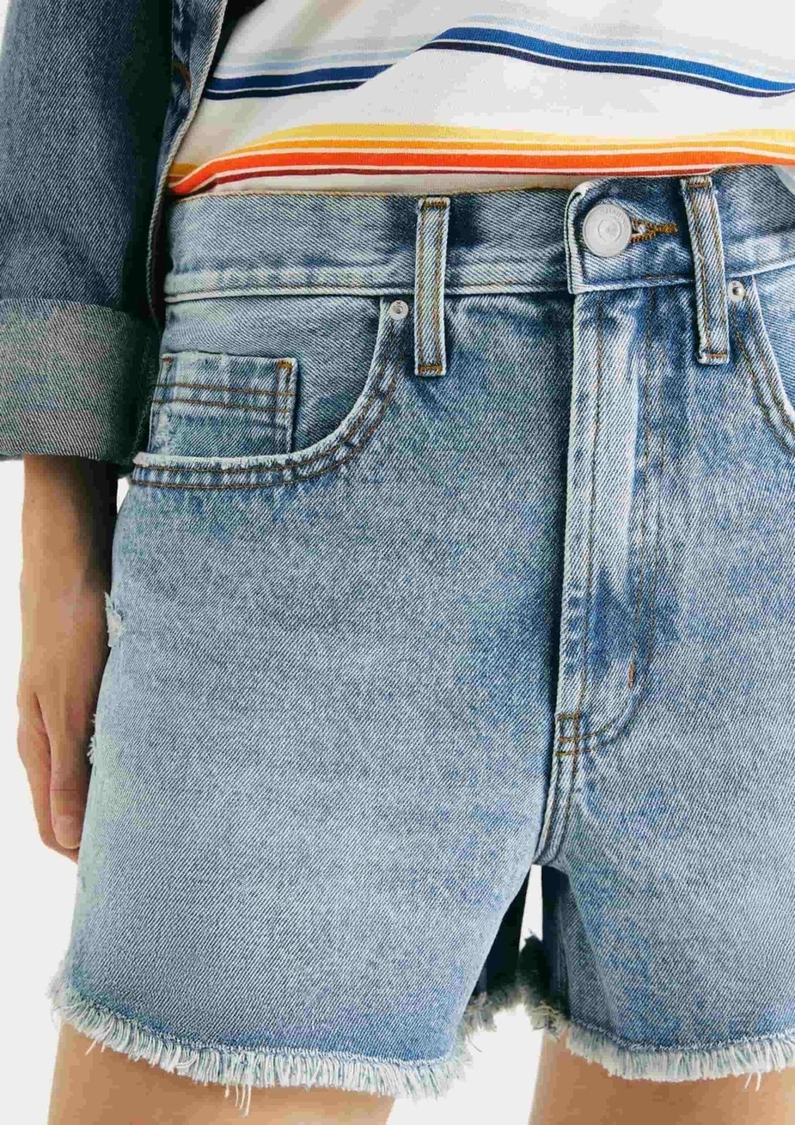 Vista 3 Shorts Jeans Feminino Reto Curto Hering azul marinho Hering azul marinho