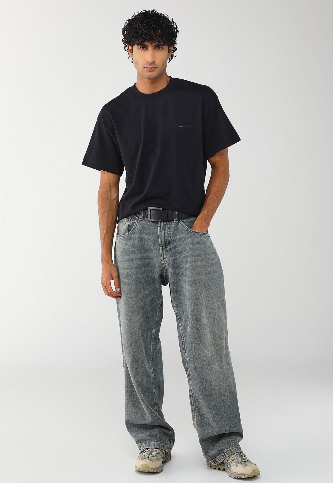 Vista 3 Camiseta Masculina THESAINT Logo Preta preto THESAINT preto