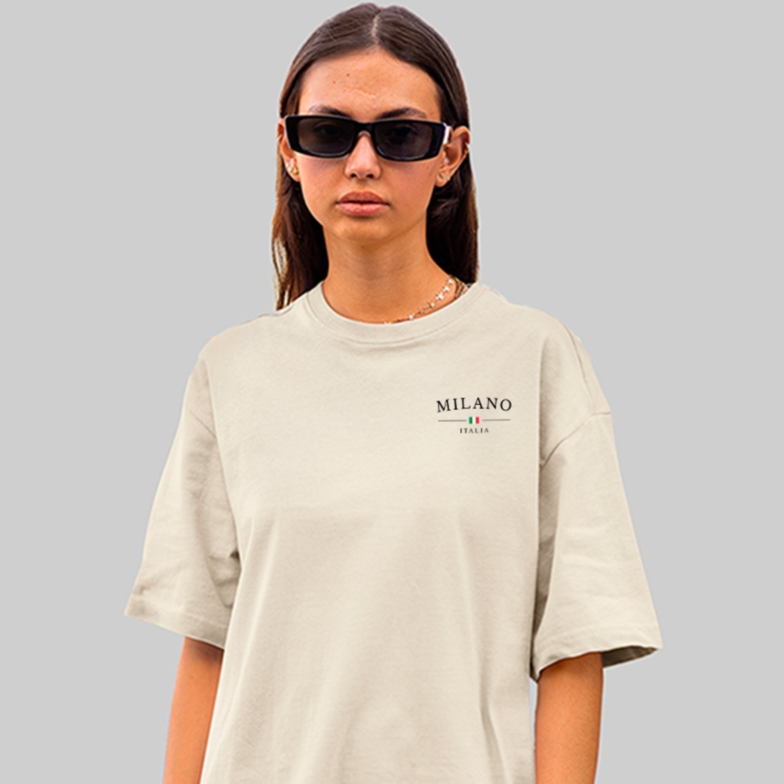 Camiseta Oversized Milano Itália Street Fashion Minimalista Off White