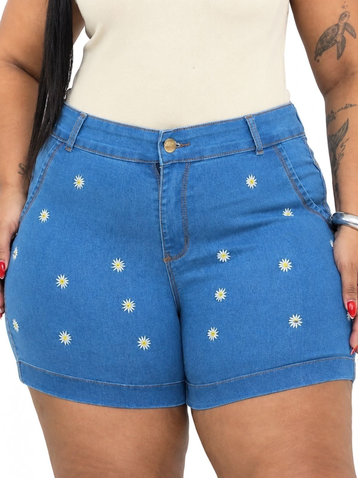 Short Donna De Paula Meia Coxa Bordado Com Margaridas Jeans Com Elastano Plus Size Cintura Alta