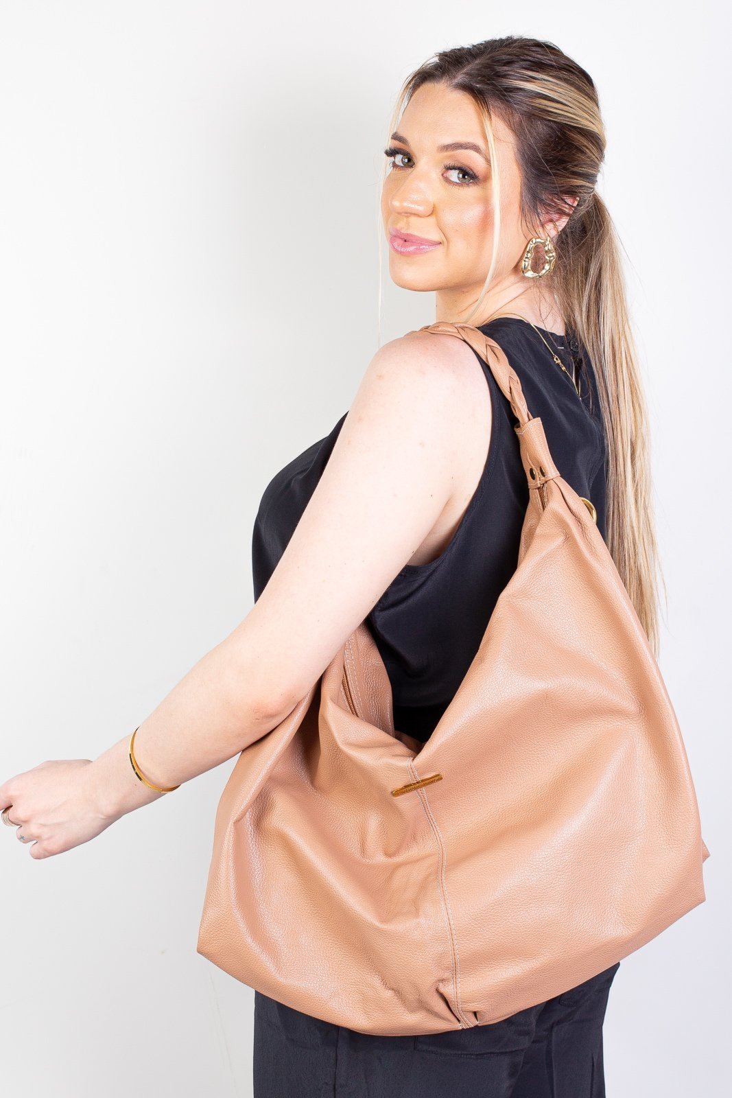 Bolsa saco grande de couro liso Cassia - Bege