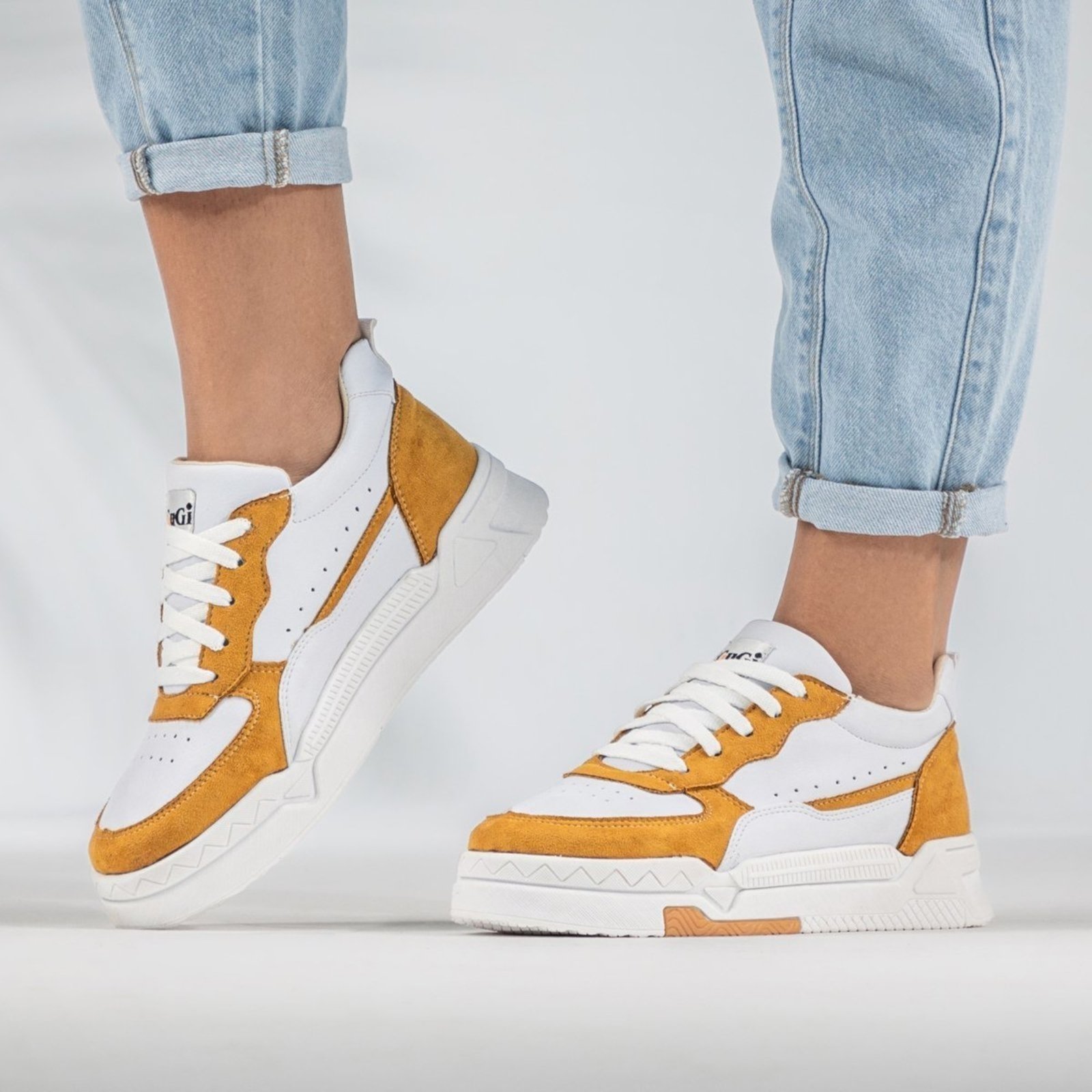 Tênis Sneaker Jade Casual GuGi Com Detalhes Em Camurça 623-GG Mostarda