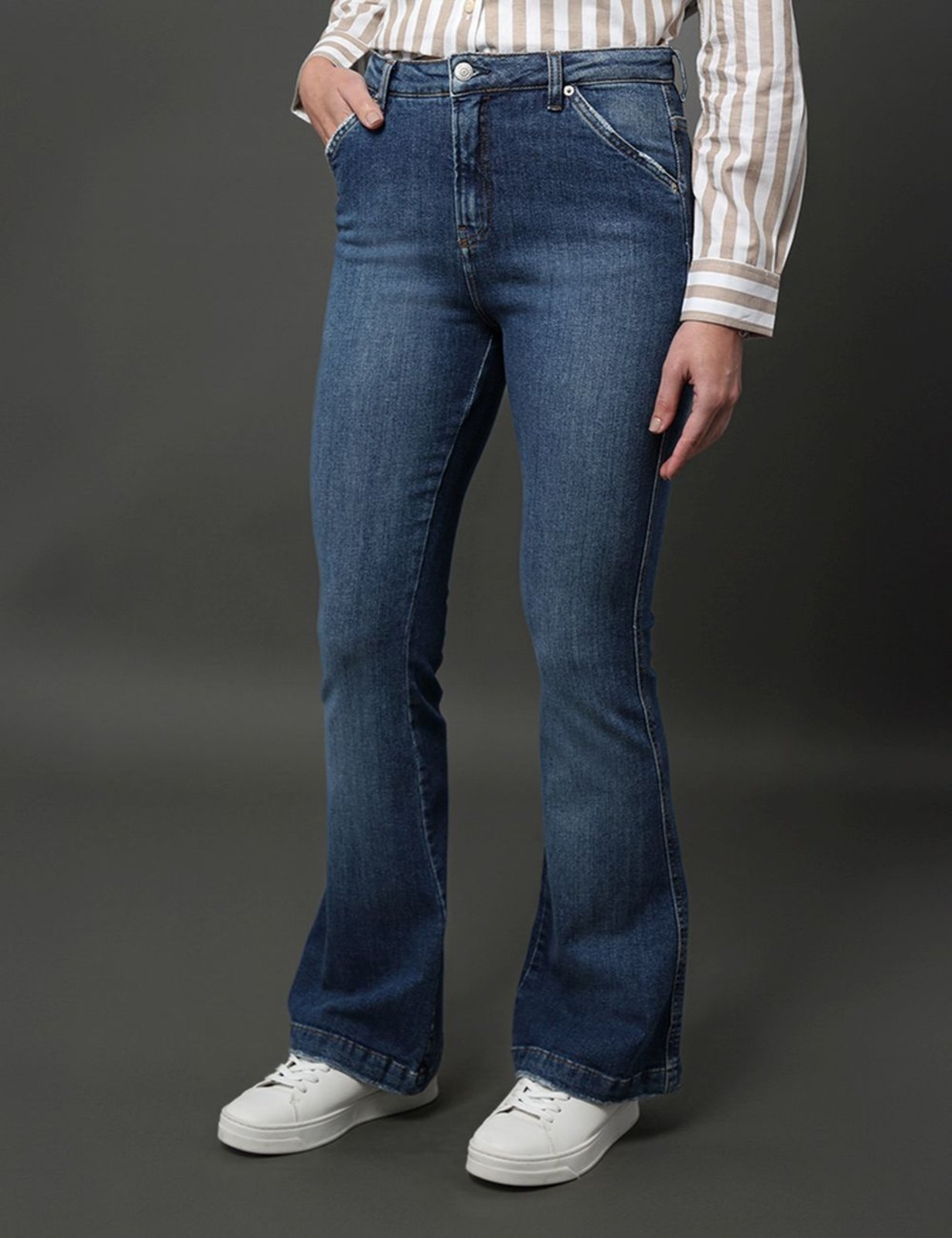 Calça Jeans Feminina Flare Bolso-Faca Calvin Klein Jeans – Marinho Calvin Klein Jeans