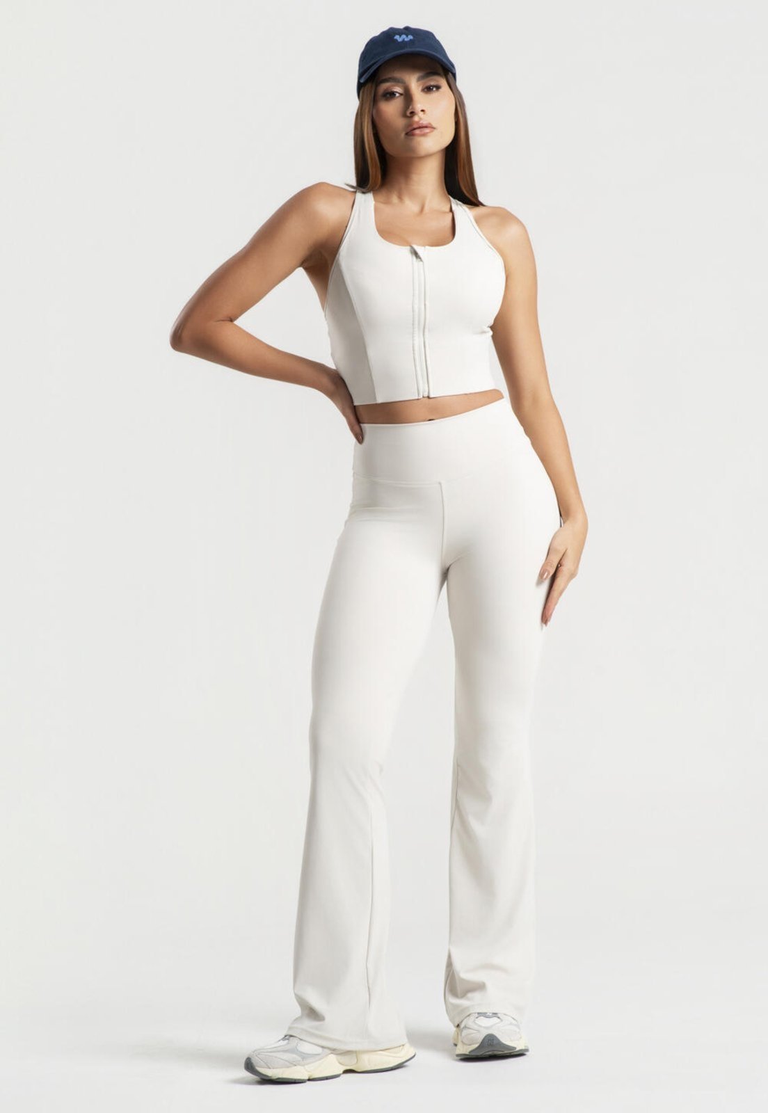 Calça Flare Fitness Poliamida Com Recortes Bege Wemood Cl008-008 Bege