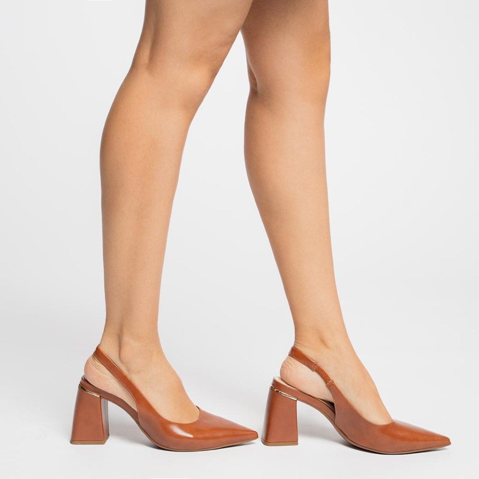 Sapato cê Slingback Elegante Salto Bloco Marrom