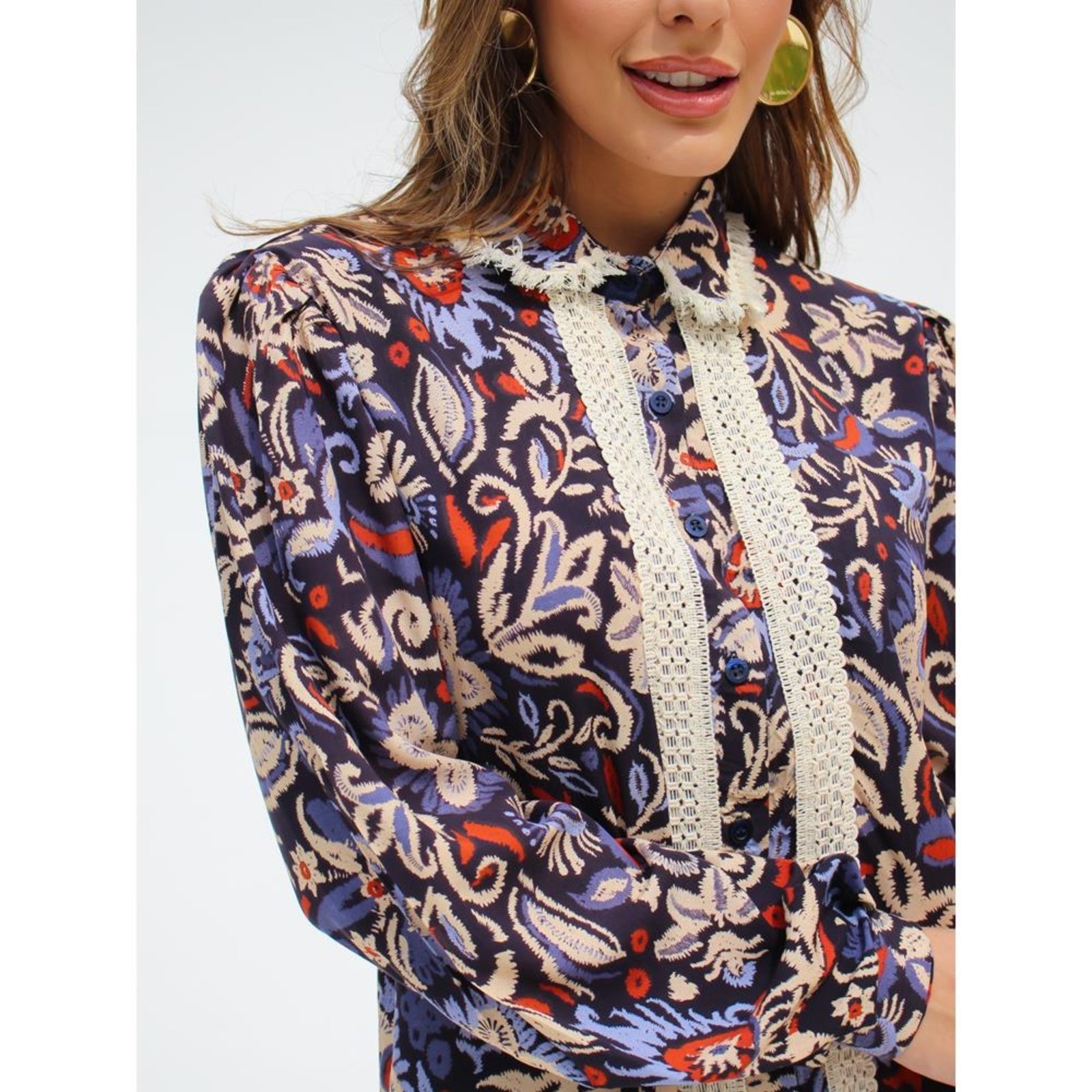Vista 3 Camisa Feminina Ampla de Viscose Estampada com Detalhes em Renda e Toque Delicado TEODORO CAMISARIA azul TEODORO CAMISARIA azul