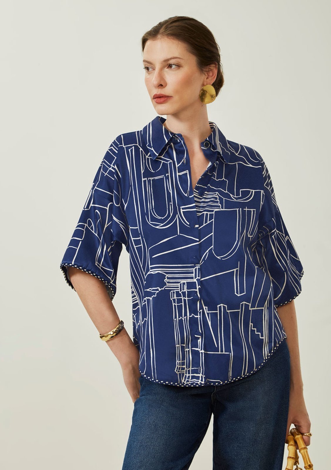 Camisa Maria Valentina Solta Gola Clássica Manga Curta Padrão Azul