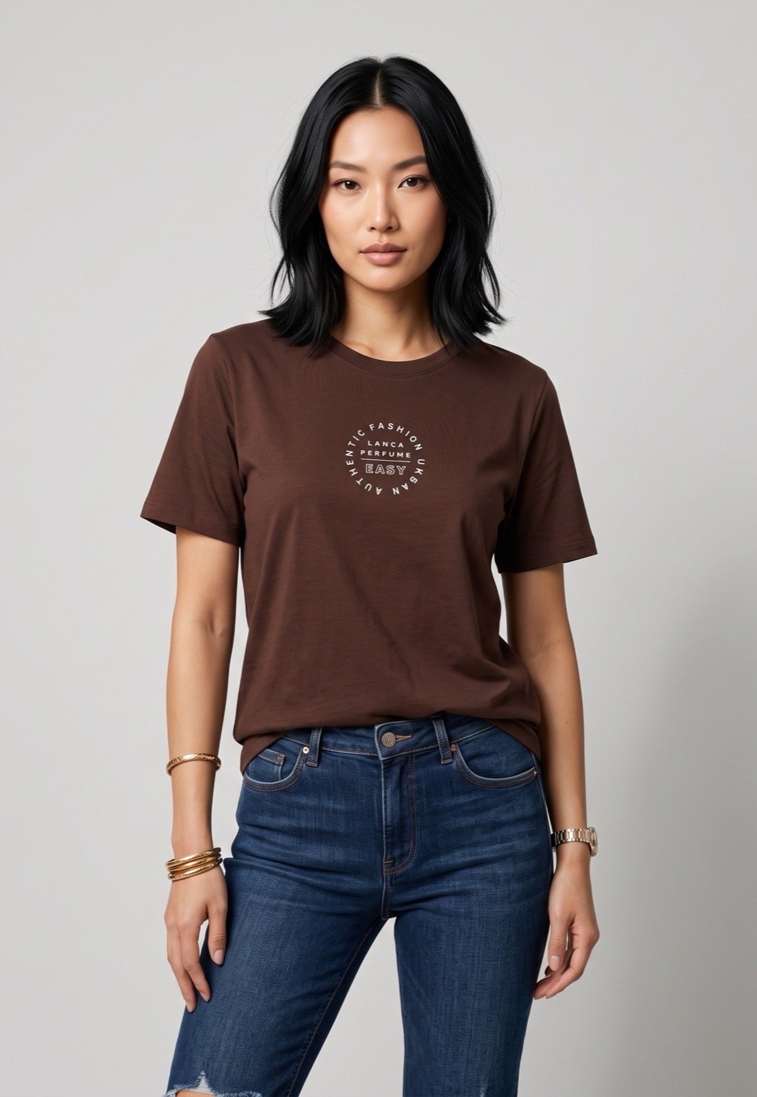 Camiseta Feminina Lança Perfume Estampa Gráfica Marrom