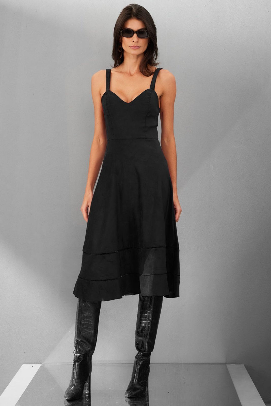 Vestido Midi em Suede Com Decote Coração Smk Preto