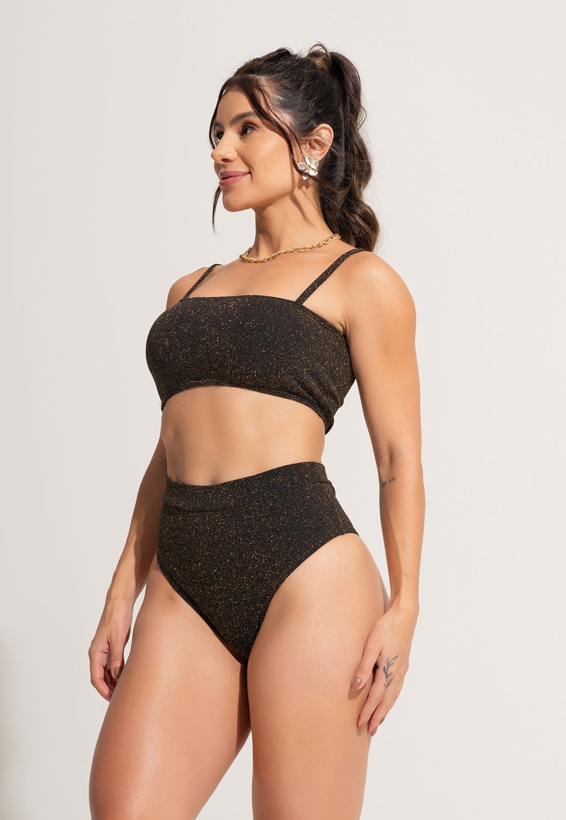 Vista 3 Biquíni MVB Modas Lurex Top Faixa Hot Pants Cintura Alta Cropped Radiance preto Mvb Modas preto
