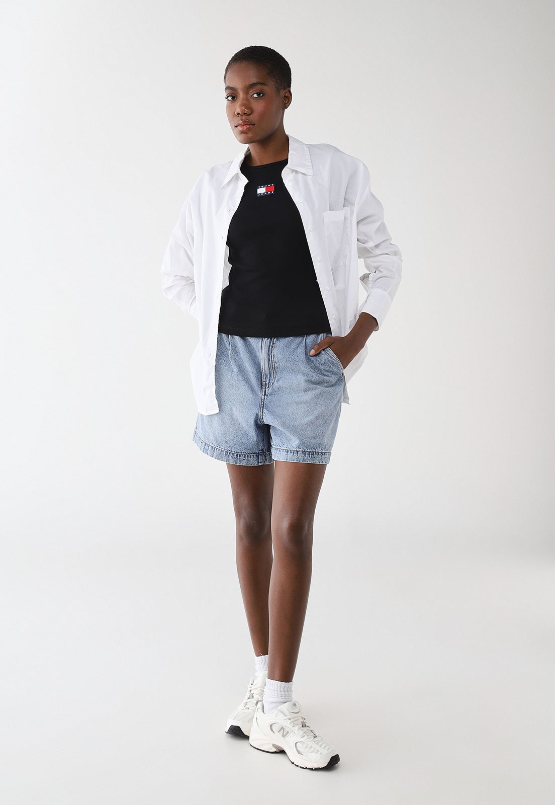 Vista 3 Blusa Feminina Tommy Jeans Slim Badge Rib Preta preto Tommy Jeans preto