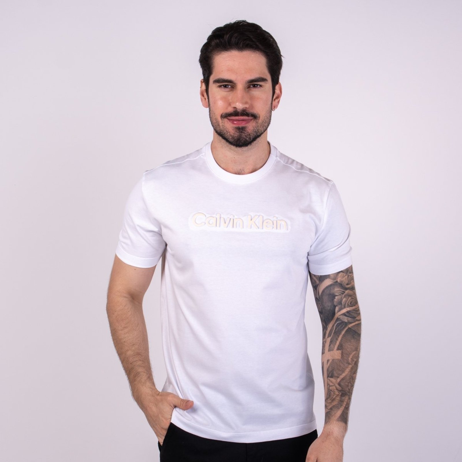 Camiseta Calvin Klein Embossed Color Off White
