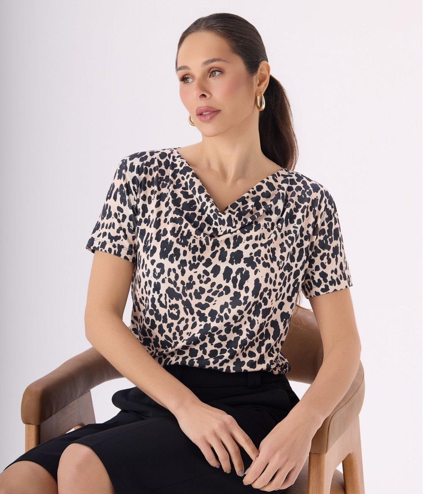Blusa Makenji Estampa Animal Print Decote Degage Feminina Onca