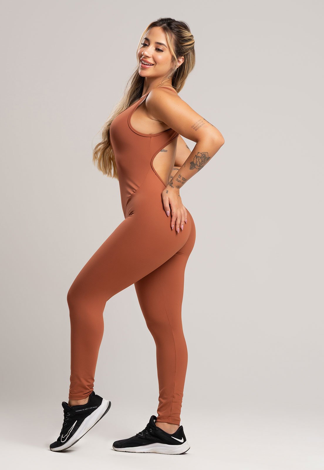 Vista 3 Macacão Fitness MVB Modas Longo Feminino Suplex Academia Poliamida Mousse marrom Mvb Modas marrom