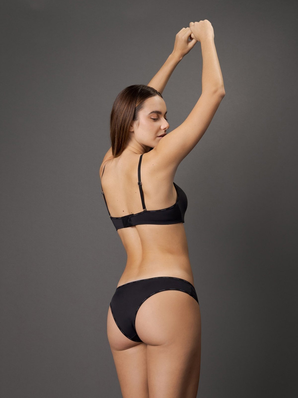 Vista 3 Calcinha Tanga Soft Micrologo Calvin Klein Underwear Calvin Klein Jeans preto Calvin Klein Jeans preto