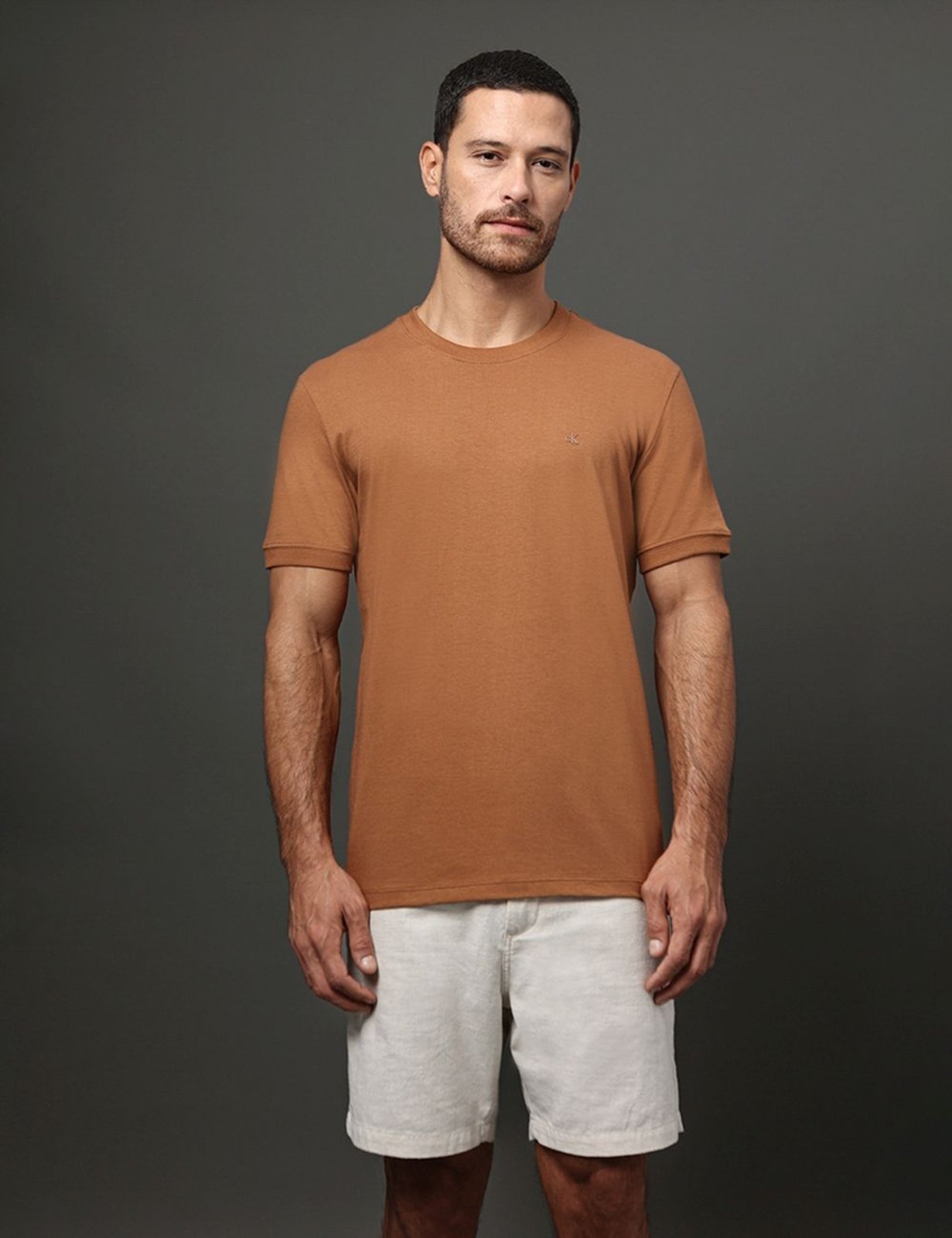 Vista 2 Camiseta Masculina Malhão Com Punhos Calvin Klein Jeans - Havana caramelo Calvin Klein Jeans caramelo