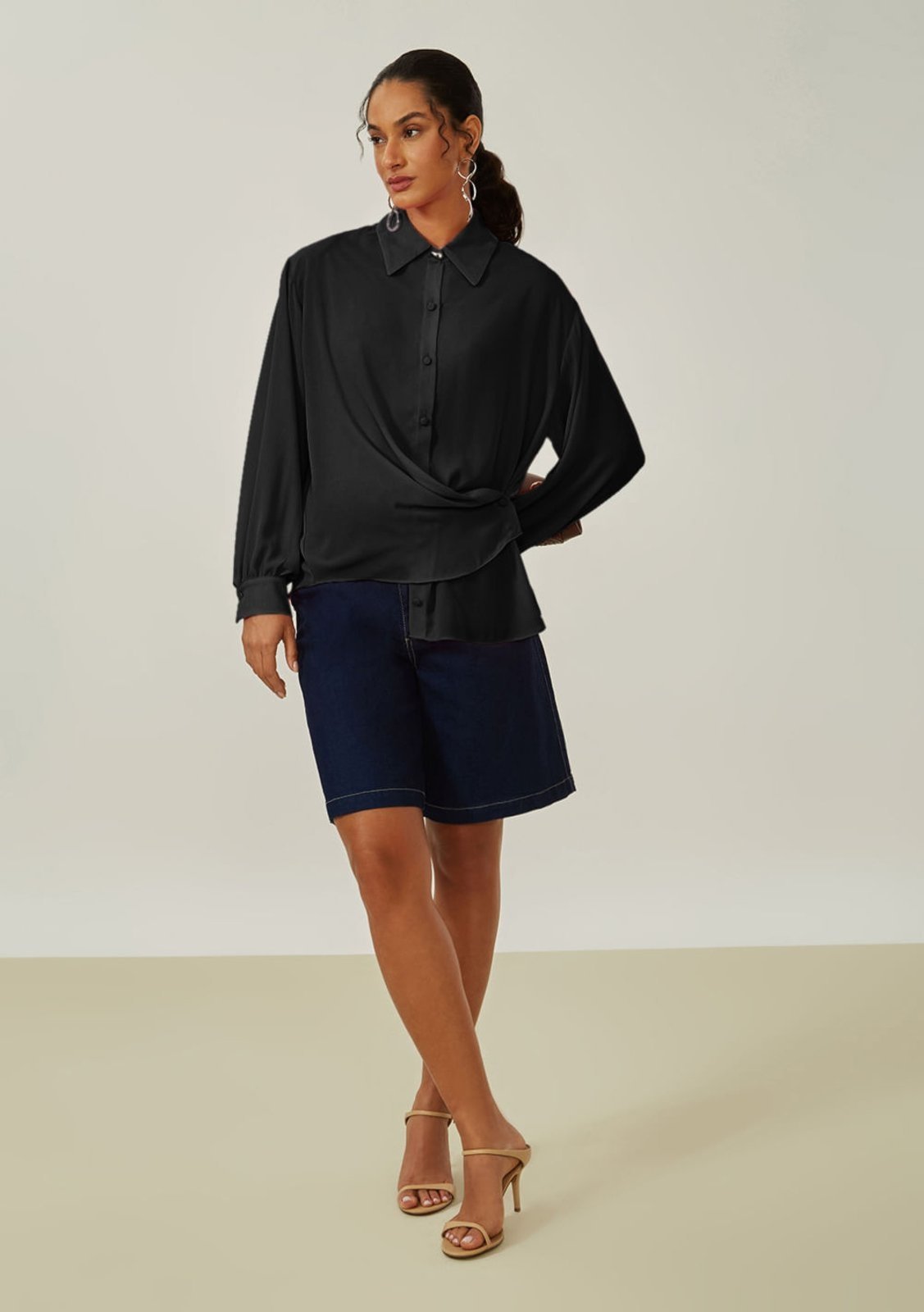Camisa Maria Valentina Solta Gola Tradicional Manga Longa Padrão Preto