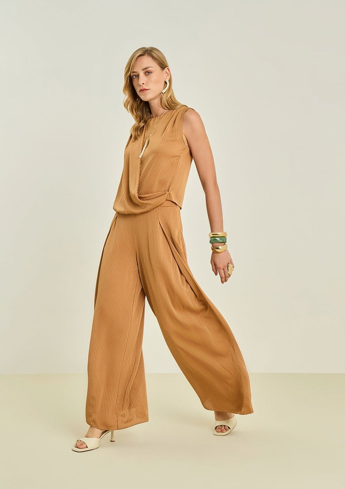 Calça Maria Valentina Pantalona Alta Marrom