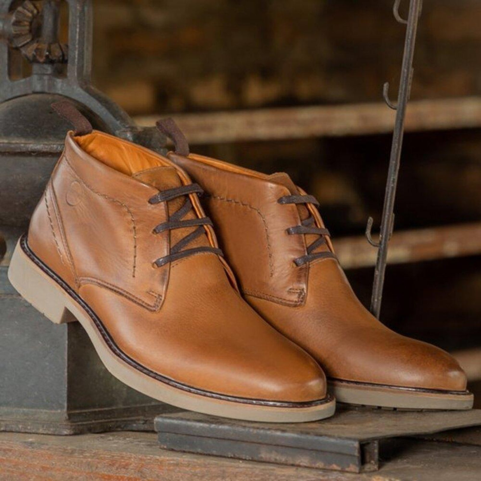 Bota Cano Curto Masculina Couro Look Stock Confortável Marrom