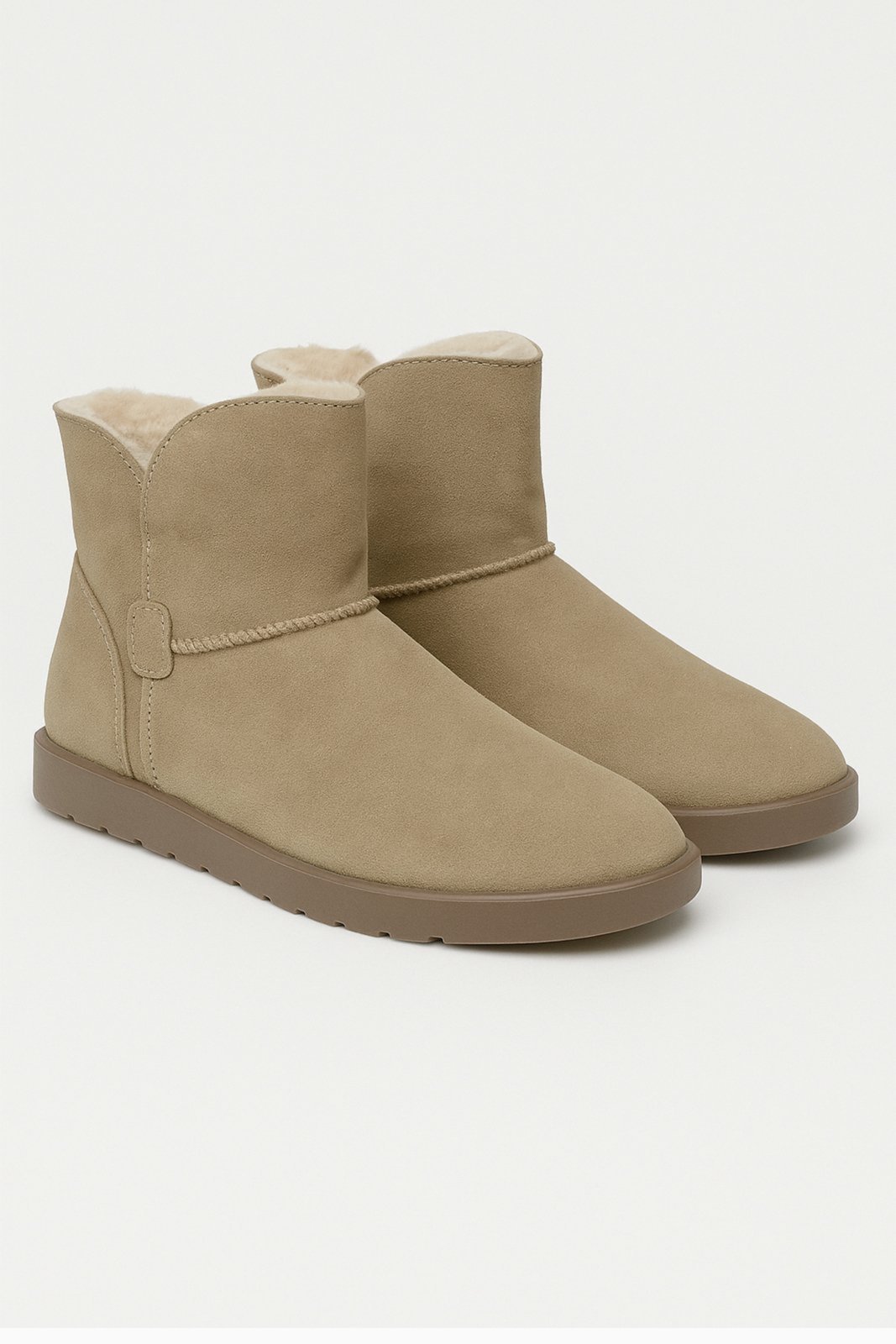 Bota Enluaze Pantufa Peluciada cano curto Zuli – Bege