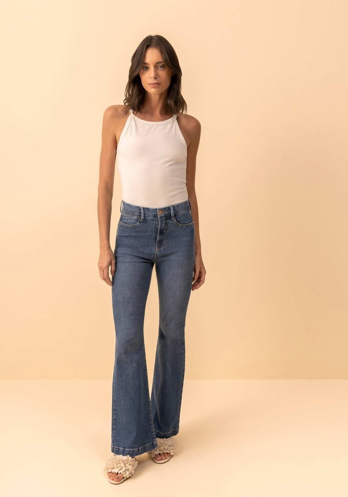Calça Jeans Flare Com Cintura Alta E Elastano Contour Calça Jeans Flare Com Cintura Alta E Elastano Contour