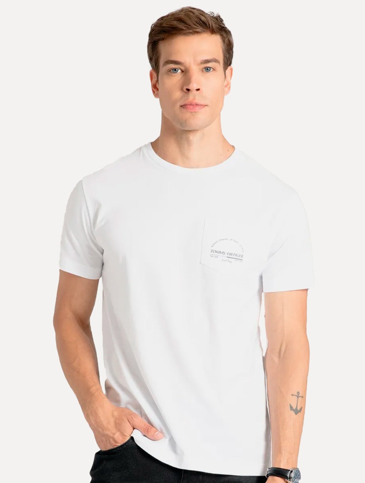 Vista 2 Camiseta Tommy Hilfiger Masculina Arch Pocket Branca azul marinho Tommy Hilfiger azul marinho