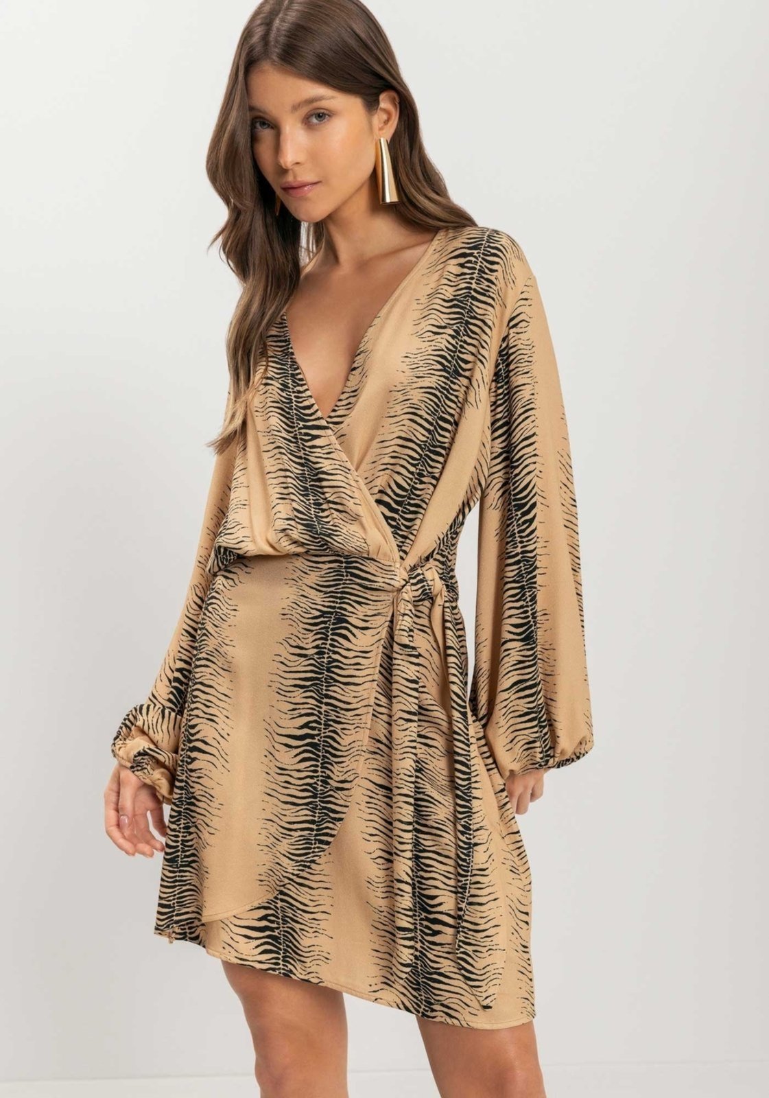 Vista 3 Vestido Estampado Transpassado Com Mangas Longas E Amarração Lez a Lez poás Lez a Lez poás