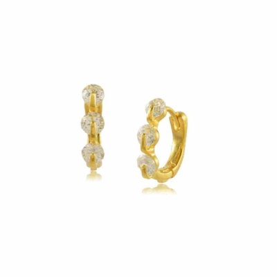 Brinco Argola Pequena Três Zircônias 3RS Semijoias Dourado Menor preço em Brinco Argola Pequena Três Zircônias 3RS Semijoias Dourado