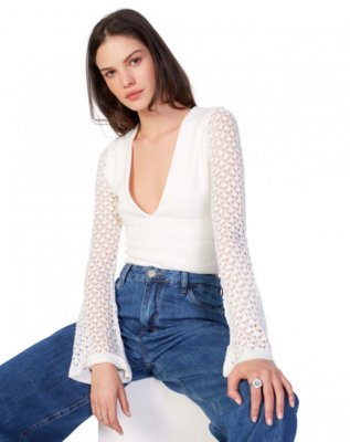 Blusa AMARO Cropped Manga Crochet Off-White Menor preço em Blusa AMARO Cropped Manga Crochet Off-White