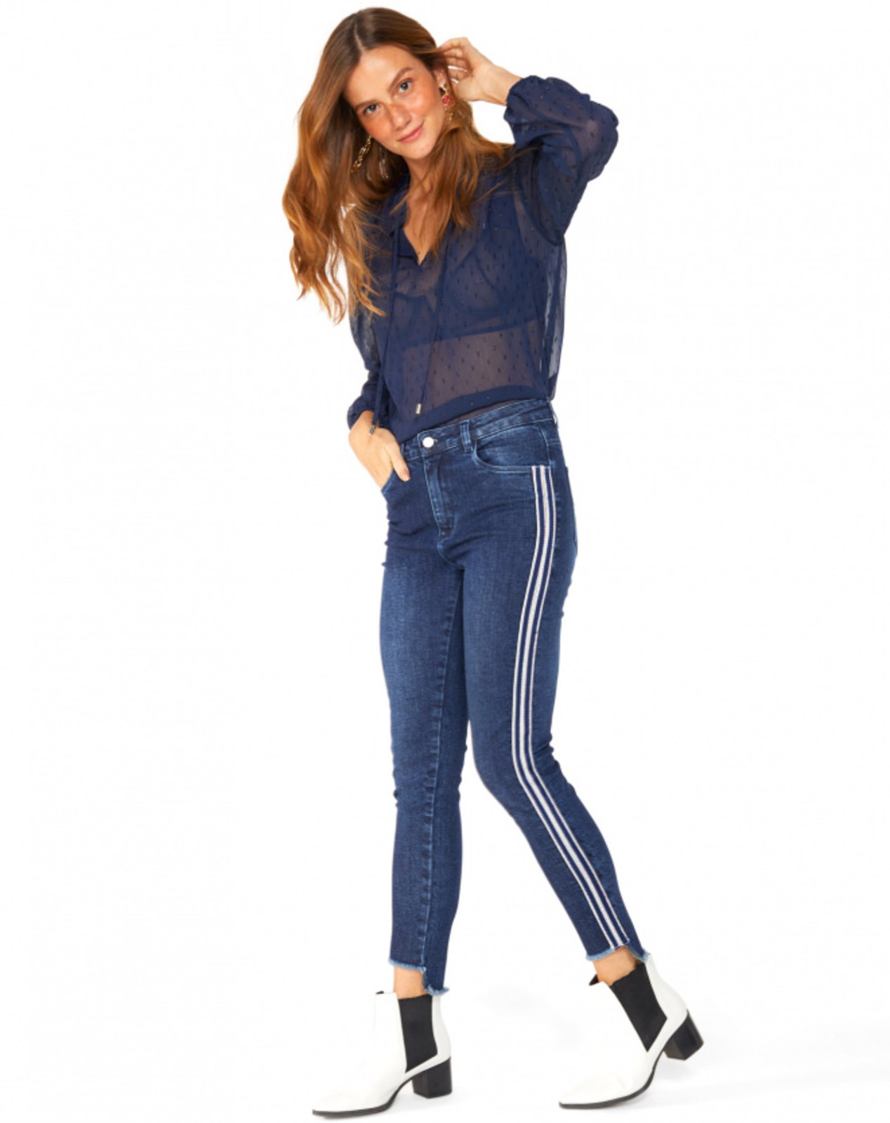 calça jeans com listra na lateral