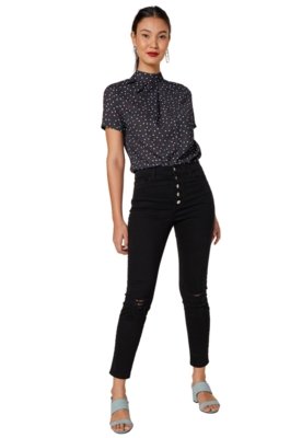 Calça AMARO Sarja Skinny Com Rasgo Preto Menor preço em Calça AMARO Sarja Skinny Com Rasgo Preto