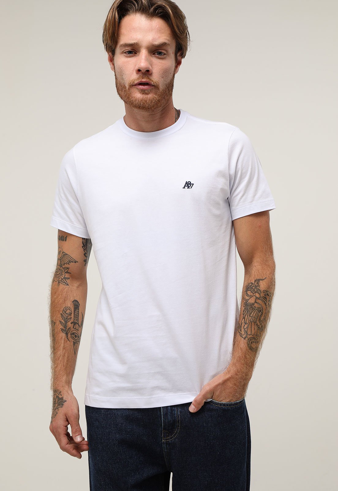Camiseta Com Inscrições- Branca & Preta- Aeropostale - PRIVALIA