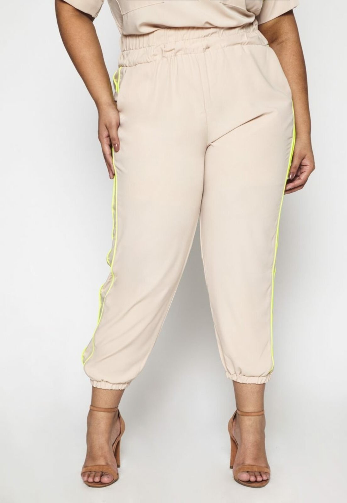 calça jogger nude