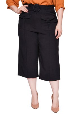 calça pantacourt preta plus size