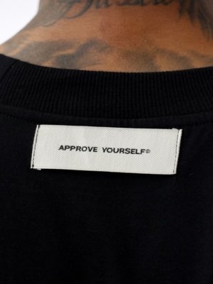 CAMISETA HUGE APPROVE TYPEWRITER - PRETO