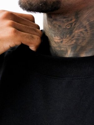 CAMISETA HUGE APPROVE TYPEWRITER - PRETO